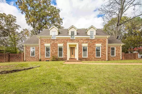 561 King Oaks Cv, Collierville, TN 38017