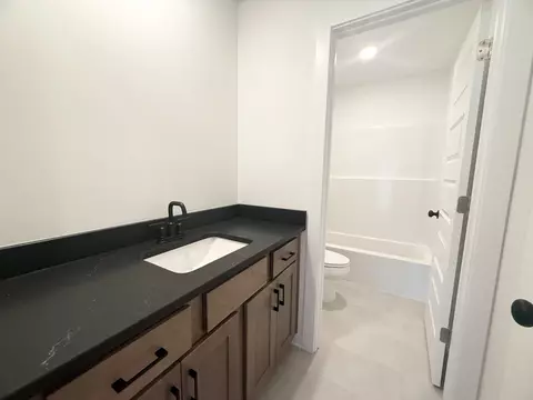 Bath - 6918 Talcott Ln, Bartlett, TN 38135 photo 3 of 3