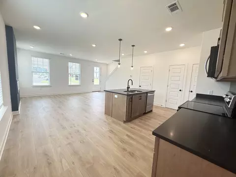 Living - 6918 Talcott Ln, Bartlett, TN 38135 photo 3 of 3