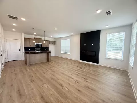 Living - 6918 Talcott Ln, Bartlett, TN 38135 photo 1 of 3