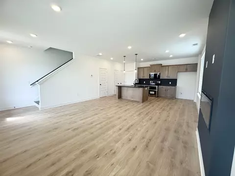 Living - 6918 Talcott Ln, Bartlett, TN 38135 photo 2 of 3