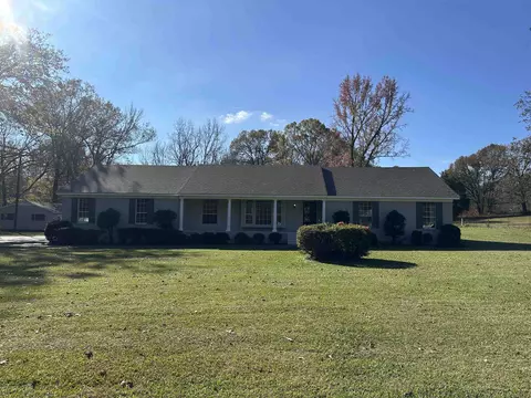 522 Oak St, Somerville, TN 38068