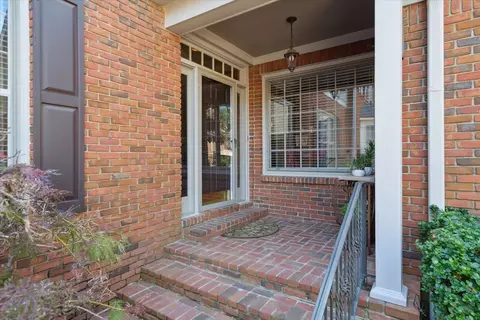 366 Greenway Pl, Memphis, TN 38117