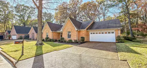 303 Crestmont Cv, Memphis, TN 38018