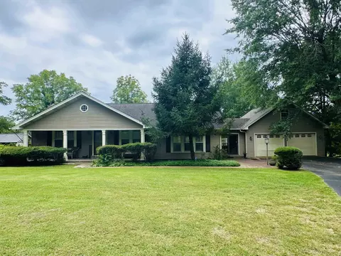 623 E Poplar Ave, Selmer, TN 38375