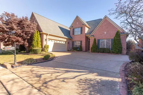648 W Warwick Oaks Ln, Collierville, TN 38017