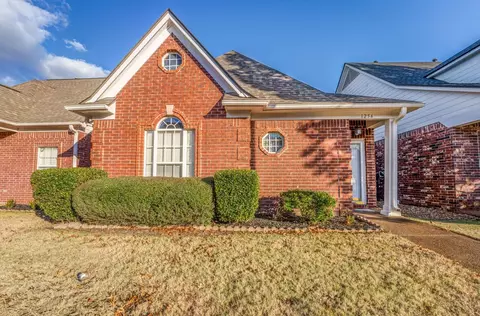 1256 Oak Creek Dr, Collierville, TN 38017