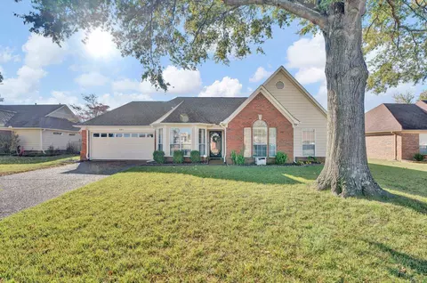 6673 Millgrove Park Dr, Bartlett, TN 38135