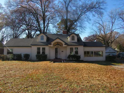 1461 Robin Hood Ln, Memphis, TN 38111