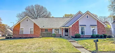 2368 W Lake Oaks Dr, Bartlett, TN 38134
