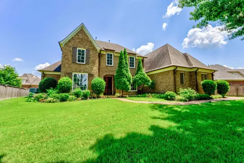 772 Crimson Oaks Ln, Collierville, TN 38017