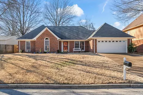 859 N Wood Shadows Ln, Memphis, TN 38018