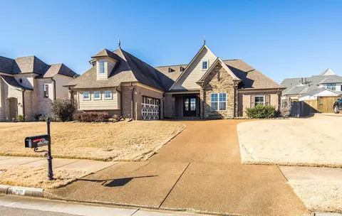 210 Cross Creek Dr, Oakland, TN 38060