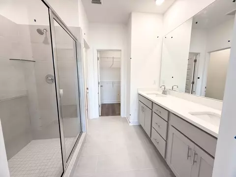 Bath - 6901 Talcott Ln, Bartlett, TN 38135 photo 1 of 3