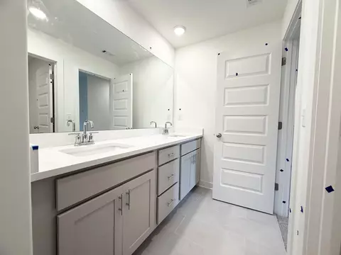 Bath - 6901 Talcott Ln, Bartlett, TN 38135 photo 2 of 3