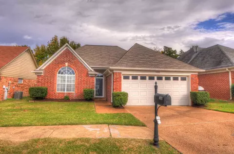 1496 Beringer Dr, Cordova, TN 38018