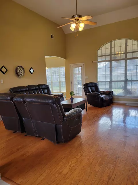 Living - 59 Forked Creek Pkwy, Hernando, MS 38632 photo 2 of 2