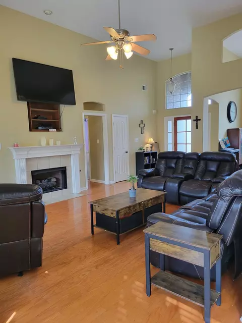 Living - 59 Forked Creek Pkwy, Hernando, MS 38632 photo 1 of 2