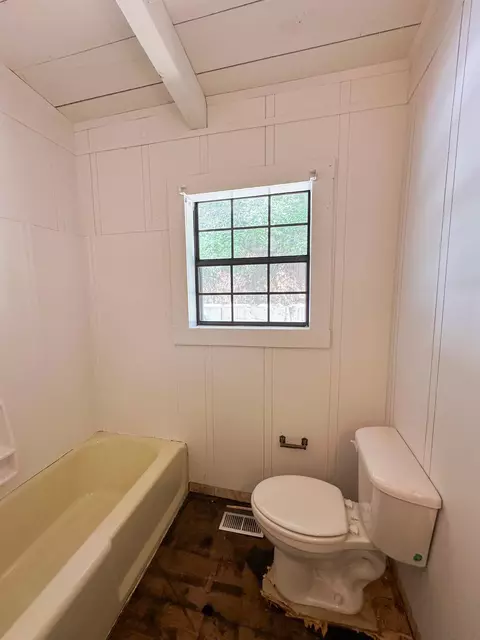 Bath - 7 Cr 452 Rd, Iuka, MS 38852 photo 2 of 2