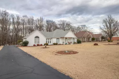 35 Pleasant Oak Cv, Three Way, TN 38343