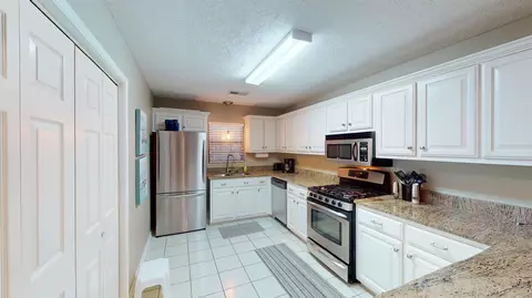 Kitchen - 72 Boardwalk Loop, Savannah, TN 38372 photo 1 of 3