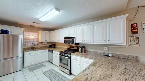Kitchen - 72 Boardwalk Loop, Savannah, TN 38372 photo 3 of 3