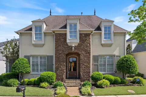 1897 Penshurst Dr, Collierville, TN 38017