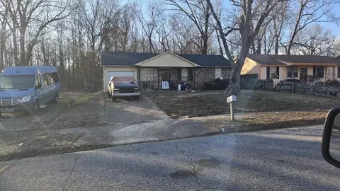 4687 Royal Ridge Dr, Memphis, TN 38128