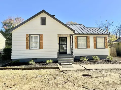 1026 W Walthal Cir, Memphis, TN 38111