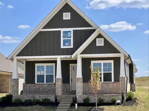 140 Live Oak Cv, Oakland, TN 38060