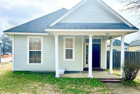 587 Greenlaw Pl, Memphis, TN 38105