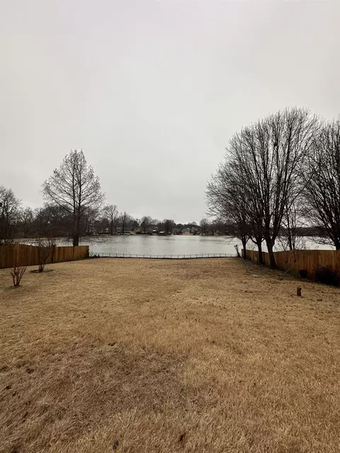 8965 Hickory Dr, Olive Branch, MS 38654 photo 2