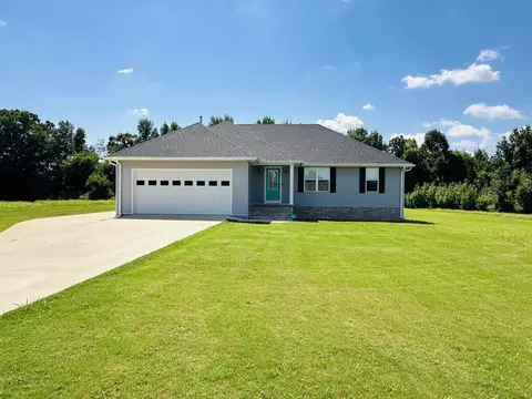 138 Daytona Dr, Adamsville, TN 38310