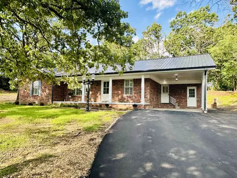 1277 Country Club Ln, Selmer, TN 38375