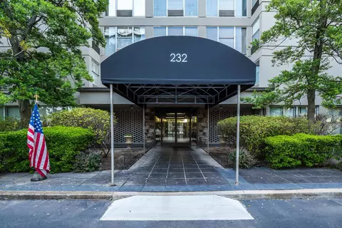 232 S Highland St #402, Memphis, TN 38111
