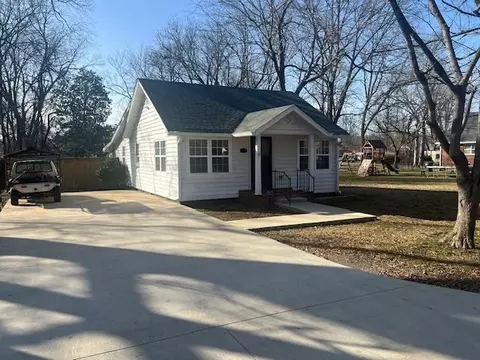 314 S Lauderdale St, Bolivar, TN 38008