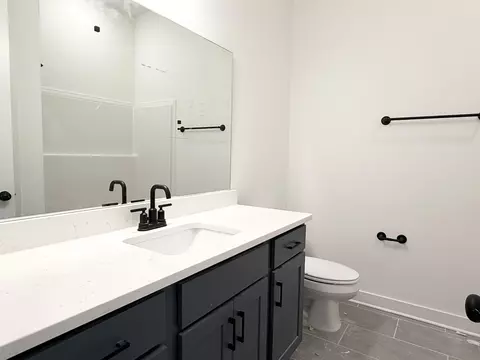 Bath - 6907 Johnstown Ln, Bartlett, TN 38135 photo 2 of 3