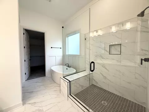 Bath - 6901 Johnstown Ln, Bartlett, TN 38135 photo 3 of 3