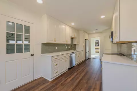 Kitchen - 935 Winleaf Dr, Collierville, TN 38017 photo 3 of 5