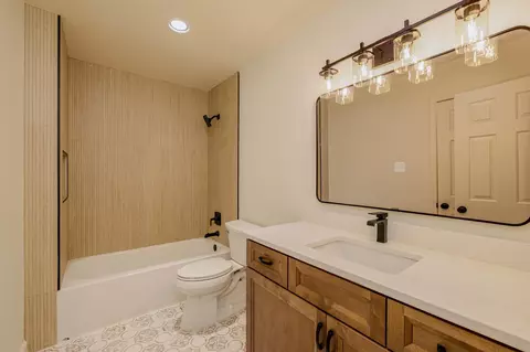 Bath - 935 Winleaf Dr, Collierville, TN 38017 photo 3 of 3