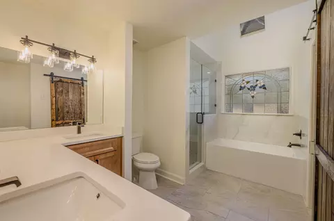 Bath - 935 Winleaf Dr, Collierville, TN 38017 photo 1 of 3
