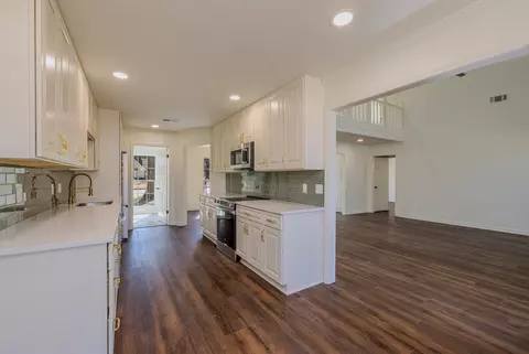 Kitchen - 935 Winleaf Dr, Collierville, TN 38017 photo 2 of 5
