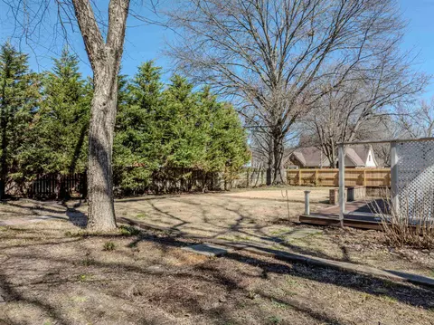 Exterior - 935 Winleaf Dr, Collierville, TN 38017 photo 2 of 12