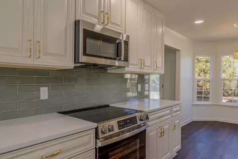 Kitchen - 935 Winleaf Dr, Collierville, TN 38017 photo 5 of 5