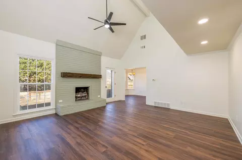 Living - 935 Winleaf Dr, Collierville, TN 38017 photo 2 of 3