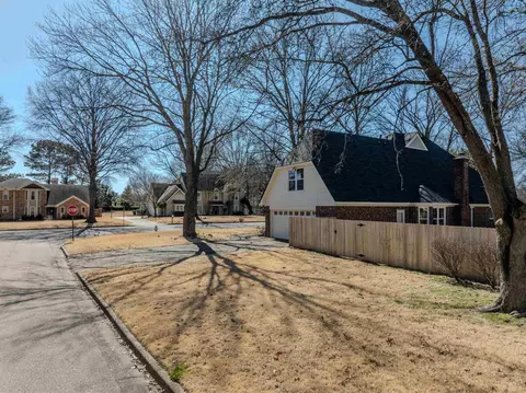 Exterior - 935 Winleaf Dr, Collierville, TN 38017 photo 3 of 12