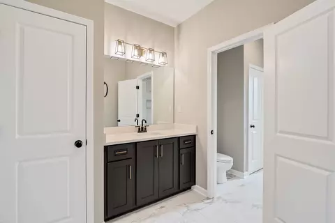 Bath - 237 Beckham Dr, Collierville, TN 38017 photo 8 of 8