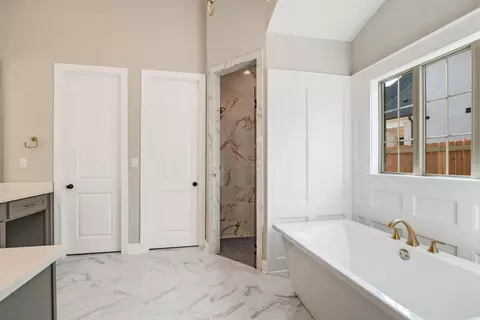 Bath - 237 Beckham Dr, Collierville, TN 38017 photo 3 of 8