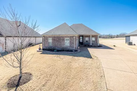 70 St Andrews Dr, Oakland, TN 38060