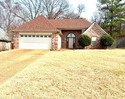 175 Village Dr, Oakland, TN 38060
